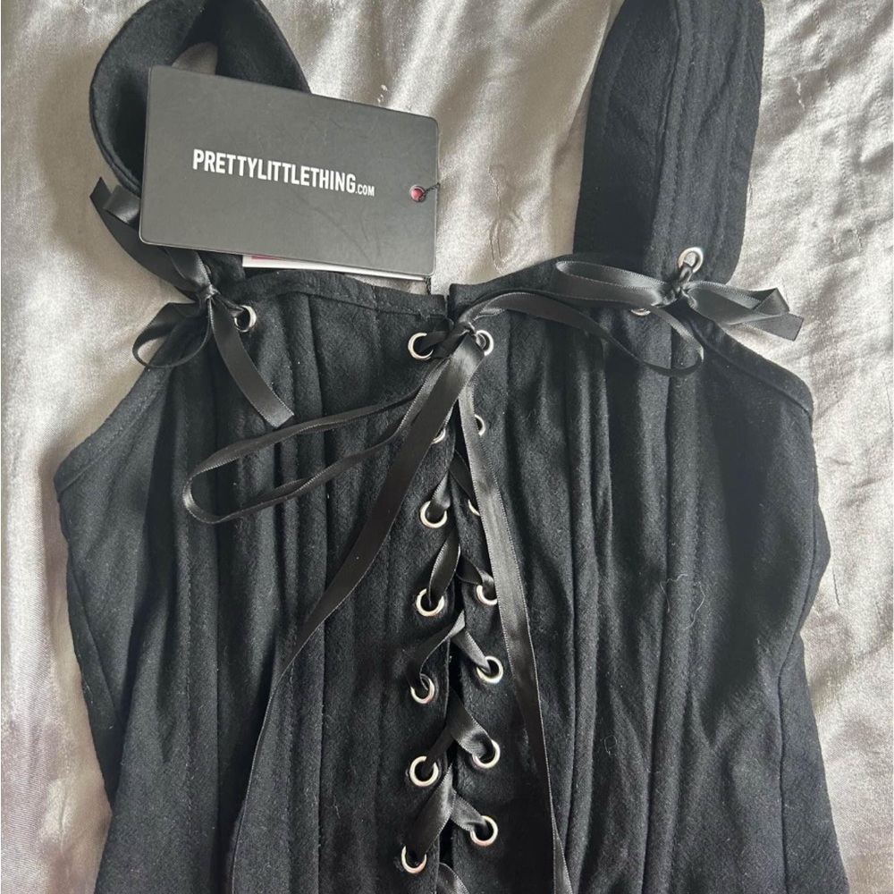 Black Lace-Up Corset Crop Top - Picture 2 of 2